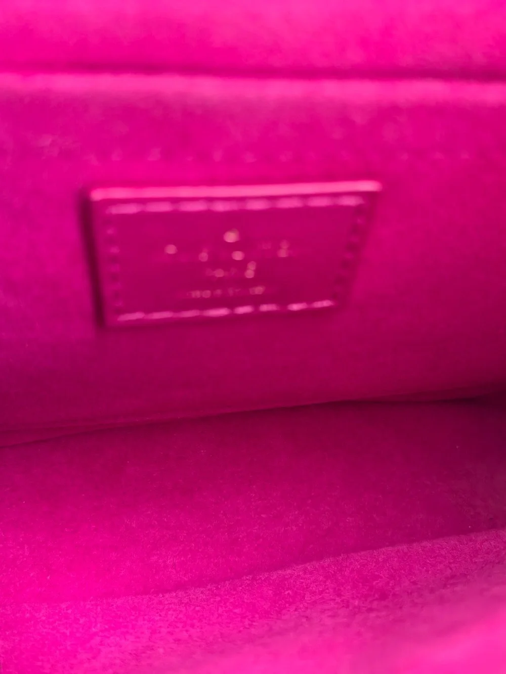 Louis Vuitton New Wave Chain bag MM Hot Pink Quilted Shoulder Bag - Picture 13 of 14